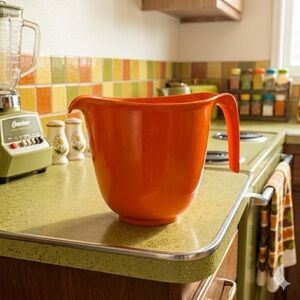 Vtg Rubbermaid Orange Batter Bowl Measuring 1.5 Qt 6 Cup  Grip N Mix #2661 USA